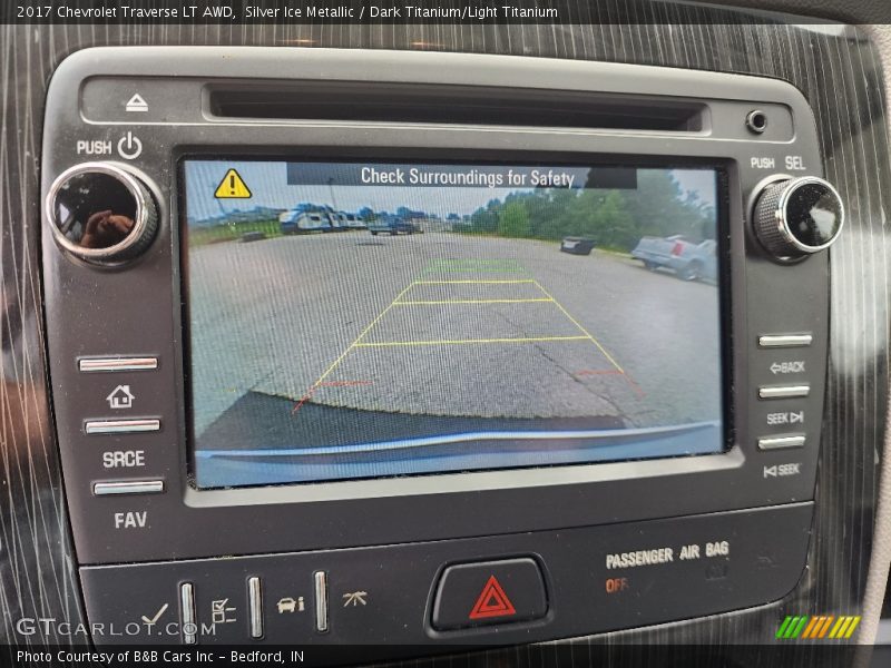 Silver Ice Metallic / Dark Titanium/Light Titanium 2017 Chevrolet Traverse LT AWD