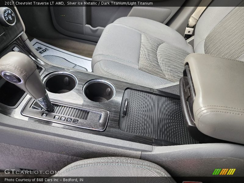 Silver Ice Metallic / Dark Titanium/Light Titanium 2017 Chevrolet Traverse LT AWD
