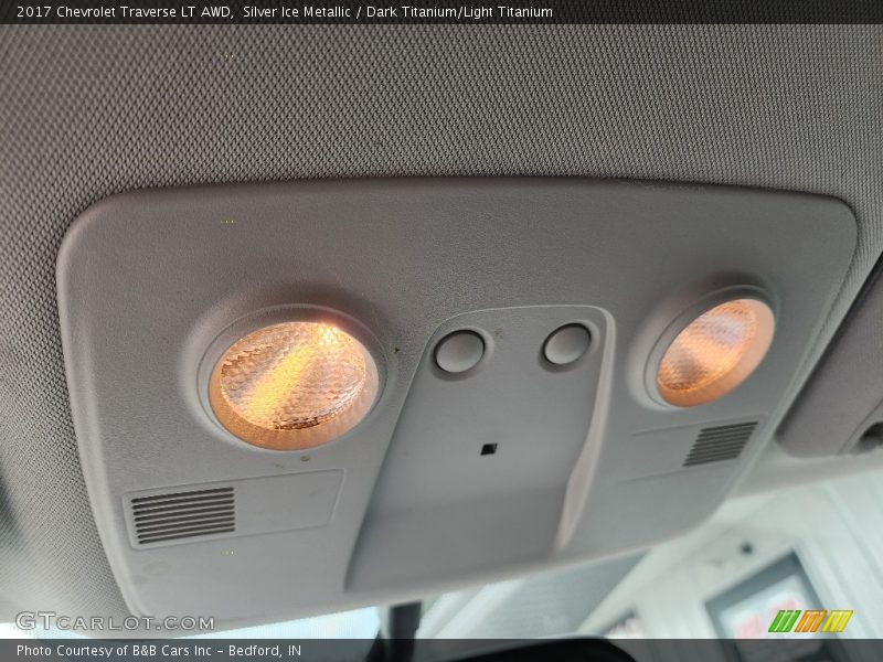 Silver Ice Metallic / Dark Titanium/Light Titanium 2017 Chevrolet Traverse LT AWD