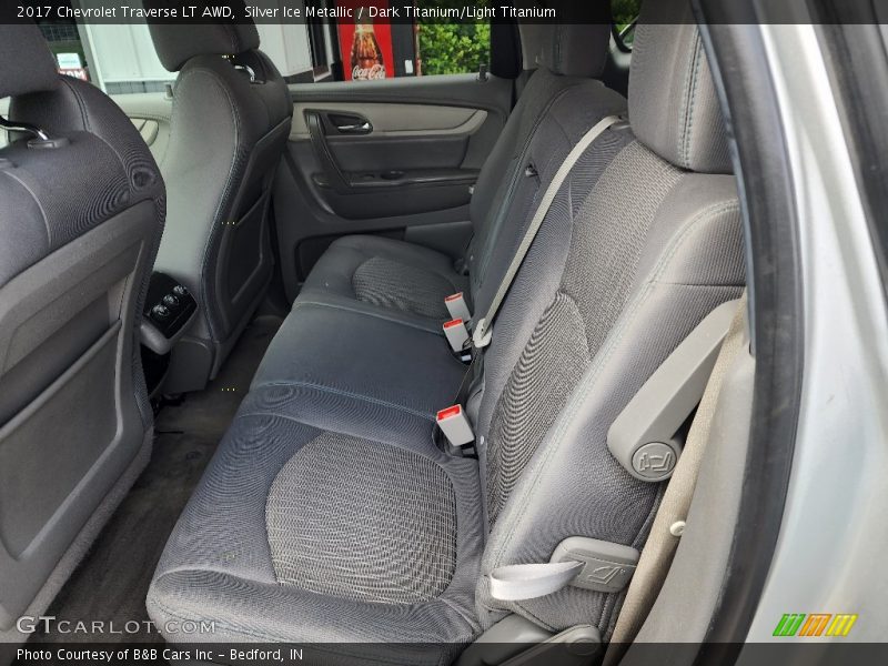 Silver Ice Metallic / Dark Titanium/Light Titanium 2017 Chevrolet Traverse LT AWD
