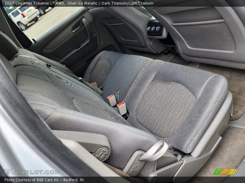 Silver Ice Metallic / Dark Titanium/Light Titanium 2017 Chevrolet Traverse LT AWD