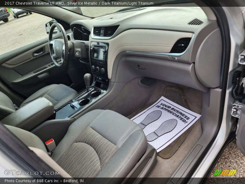 Silver Ice Metallic / Dark Titanium/Light Titanium 2017 Chevrolet Traverse LT AWD