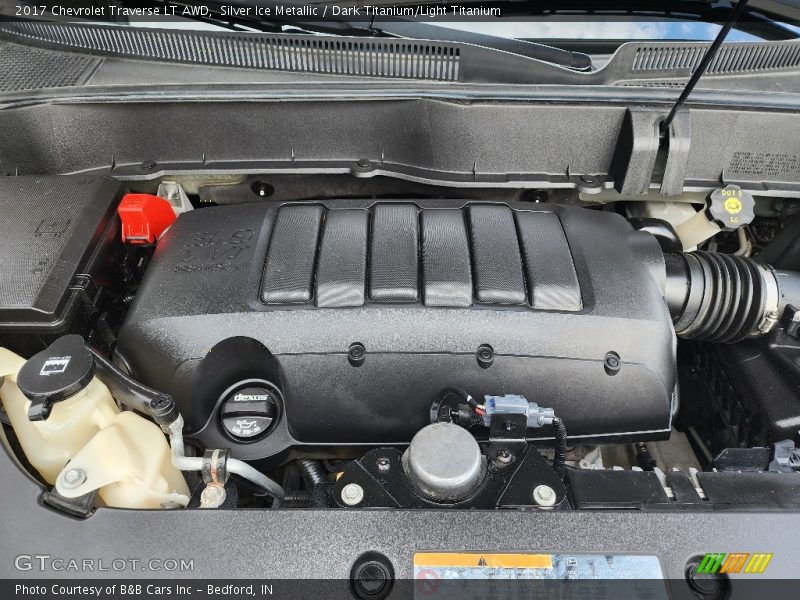 Silver Ice Metallic / Dark Titanium/Light Titanium 2017 Chevrolet Traverse LT AWD
