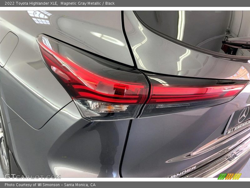 Magnetic Gray Metallic / Black 2022 Toyota Highlander XLE