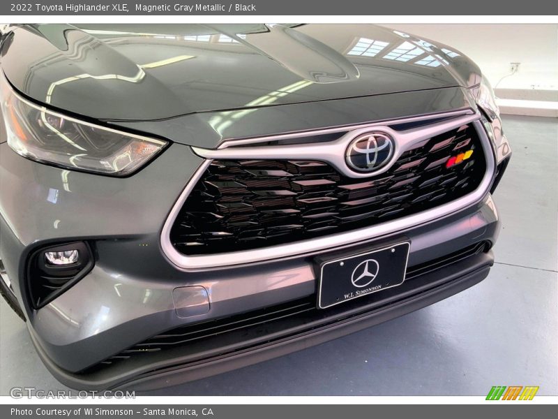 Magnetic Gray Metallic / Black 2022 Toyota Highlander XLE