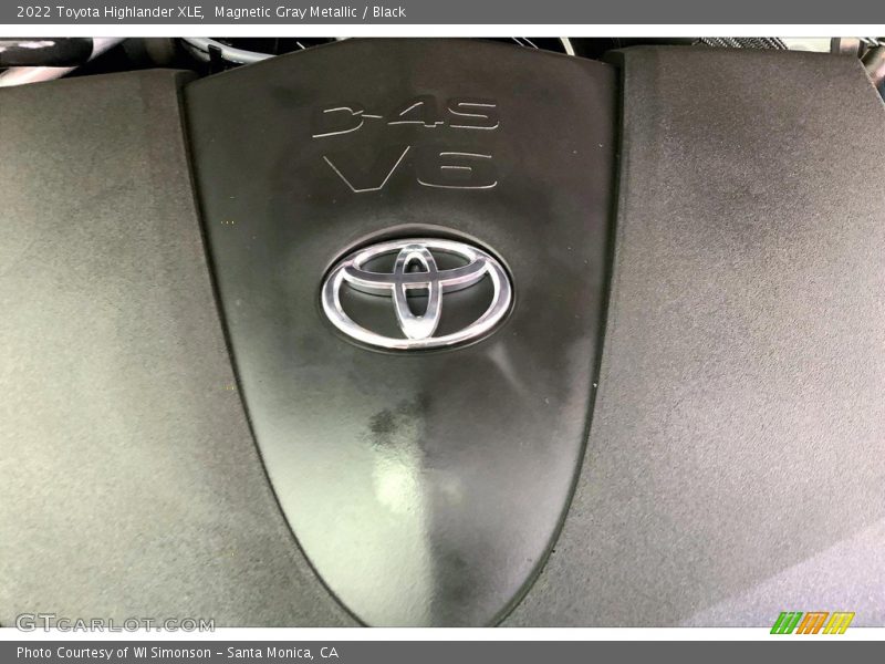 Magnetic Gray Metallic / Black 2022 Toyota Highlander XLE