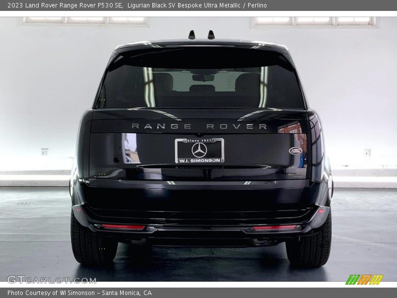 Ligurian Black SV Bespoke Ultra Metallic / Perlino 2023 Land Rover Range Rover P530 SE