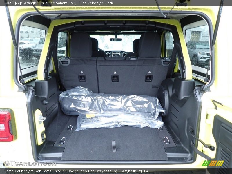  2023 Wrangler Unlimited Sahara 4x4 Trunk