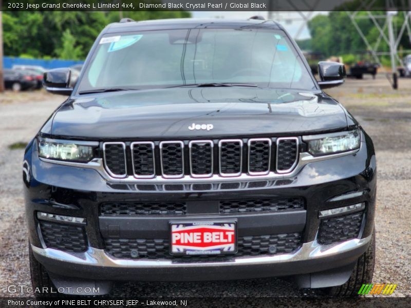Diamond Black Crystal Pearl / Global Black 2023 Jeep Grand Cherokee L Limited 4x4