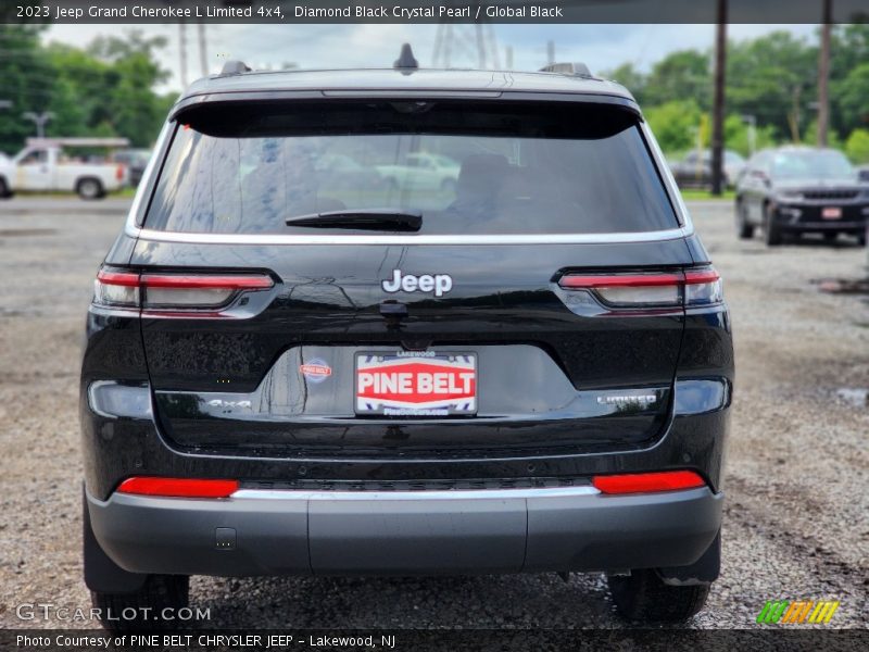 Diamond Black Crystal Pearl / Global Black 2023 Jeep Grand Cherokee L Limited 4x4