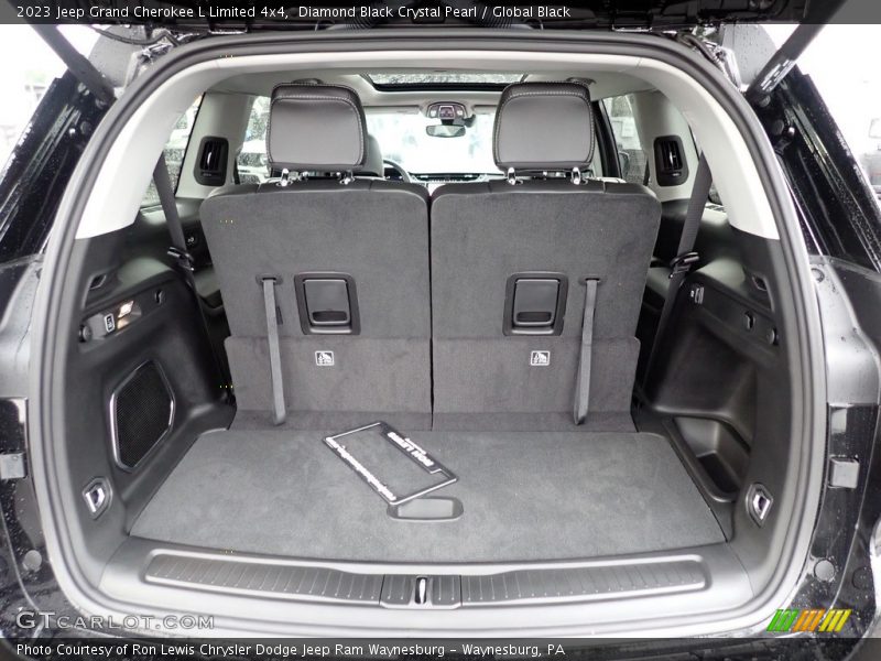 Diamond Black Crystal Pearl / Global Black 2023 Jeep Grand Cherokee L Limited 4x4