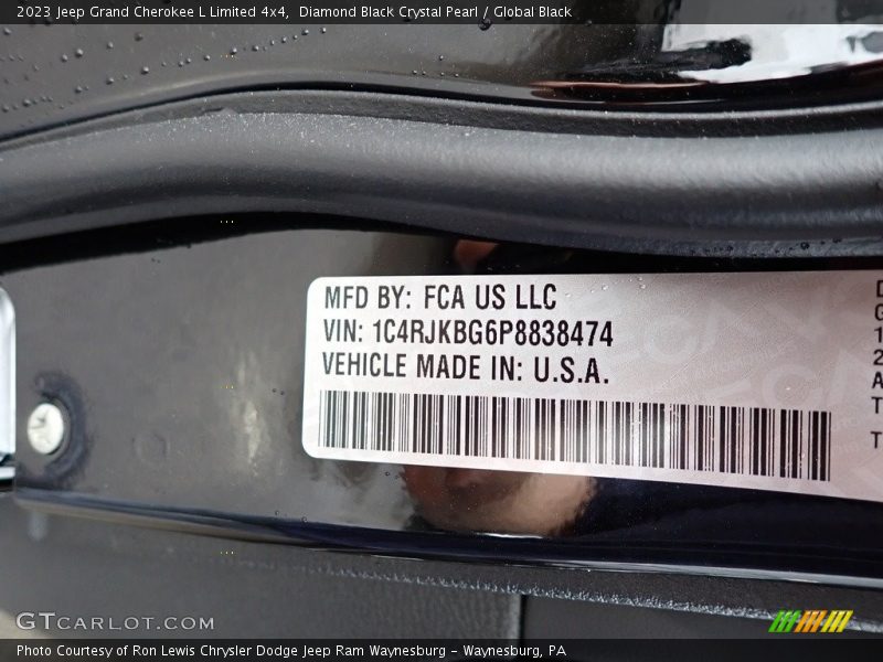 Diamond Black Crystal Pearl / Global Black 2023 Jeep Grand Cherokee L Limited 4x4
