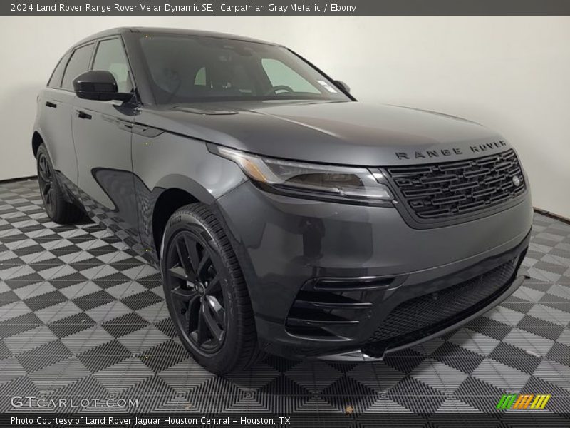 Front 3/4 View of 2024 Range Rover Velar Dynamic SE