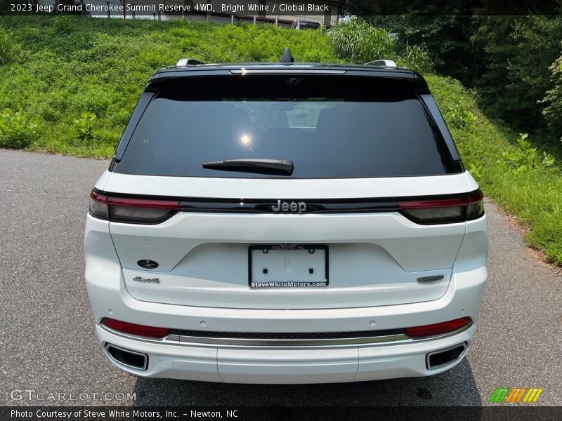 Bright White / Global Black 2023 Jeep Grand Cherokee Summit Reserve 4WD