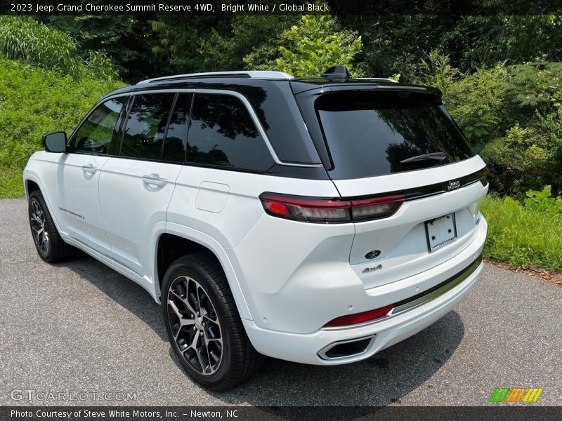 Bright White / Global Black 2023 Jeep Grand Cherokee Summit Reserve 4WD