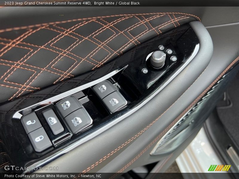 Door Panel of 2023 Grand Cherokee Summit Reserve 4WD
