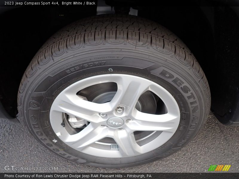 Bright White / Black 2023 Jeep Compass Sport 4x4