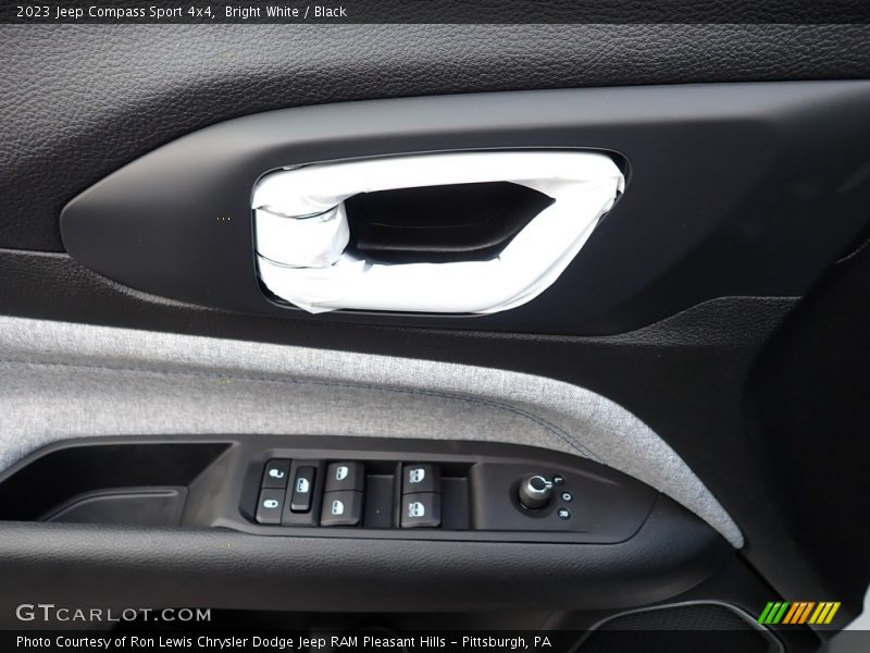 Bright White / Black 2023 Jeep Compass Sport 4x4