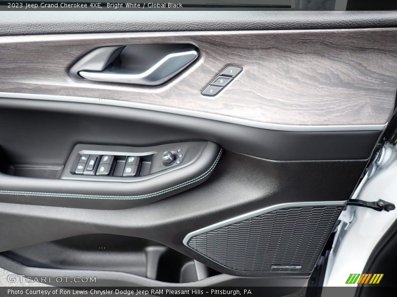 Bright White / Global Black 2023 Jeep Grand Cherokee 4XE
