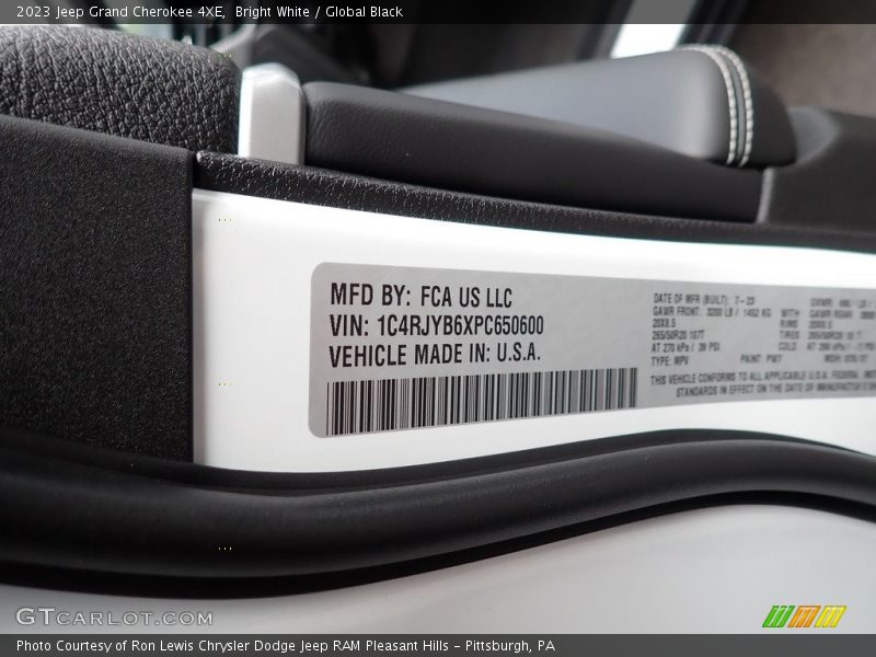 Bright White / Global Black 2023 Jeep Grand Cherokee 4XE
