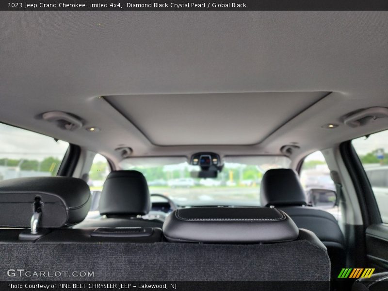 Diamond Black Crystal Pearl / Global Black 2023 Jeep Grand Cherokee Limited 4x4