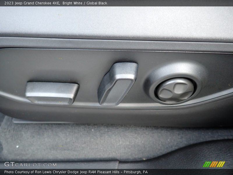 Bright White / Global Black 2023 Jeep Grand Cherokee 4XE