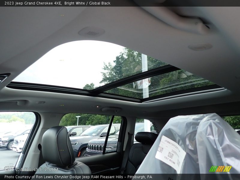 Bright White / Global Black 2023 Jeep Grand Cherokee 4XE
