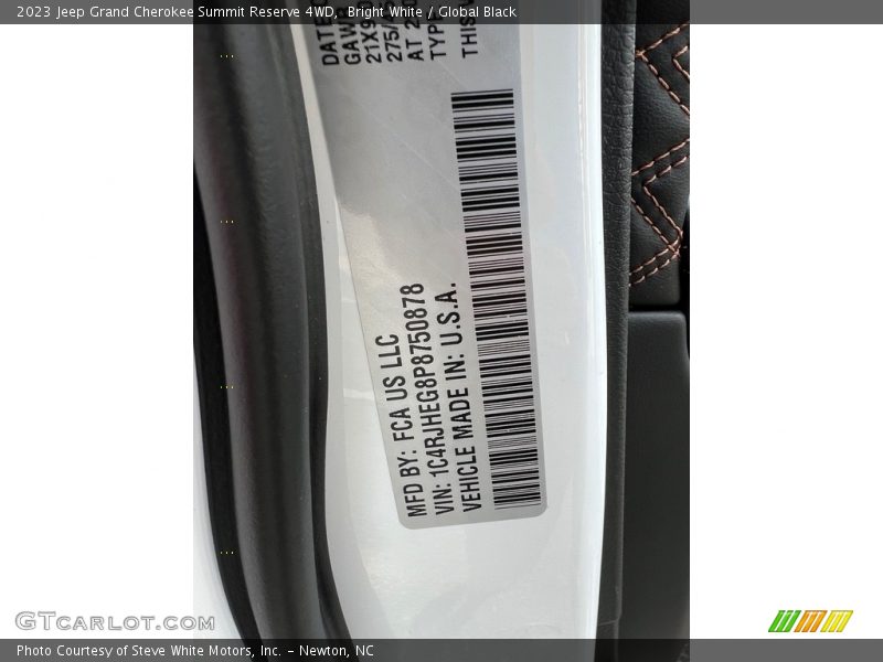 Bright White / Global Black 2023 Jeep Grand Cherokee Summit Reserve 4WD