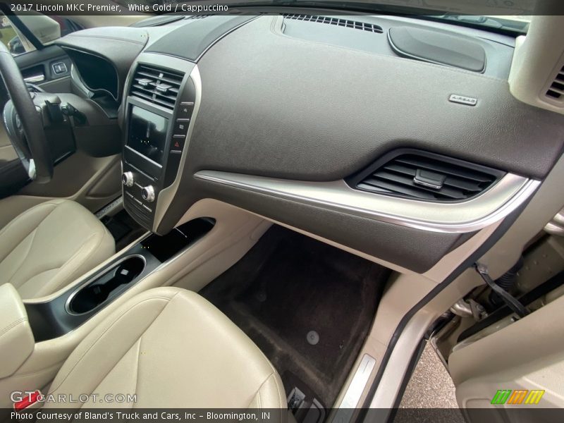 White Gold / Cappuccino 2017 Lincoln MKC Premier