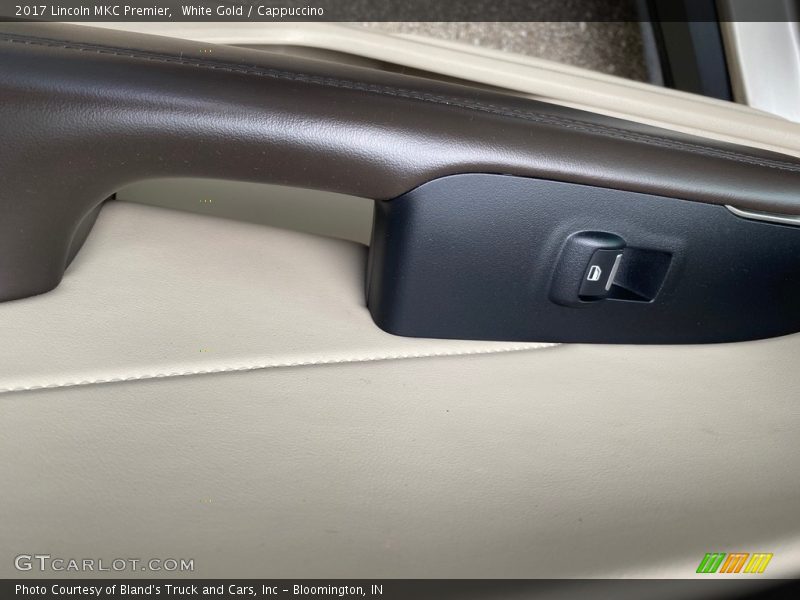 White Gold / Cappuccino 2017 Lincoln MKC Premier