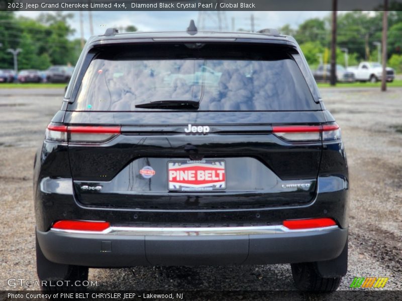 Diamond Black Crystal Pearl / Global Black 2023 Jeep Grand Cherokee Limited 4x4