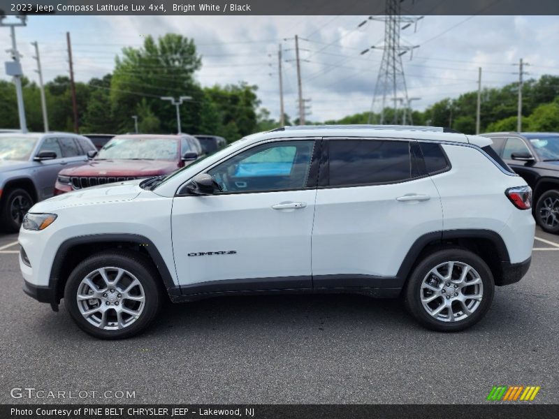 Bright White / Black 2023 Jeep Compass Latitude Lux 4x4