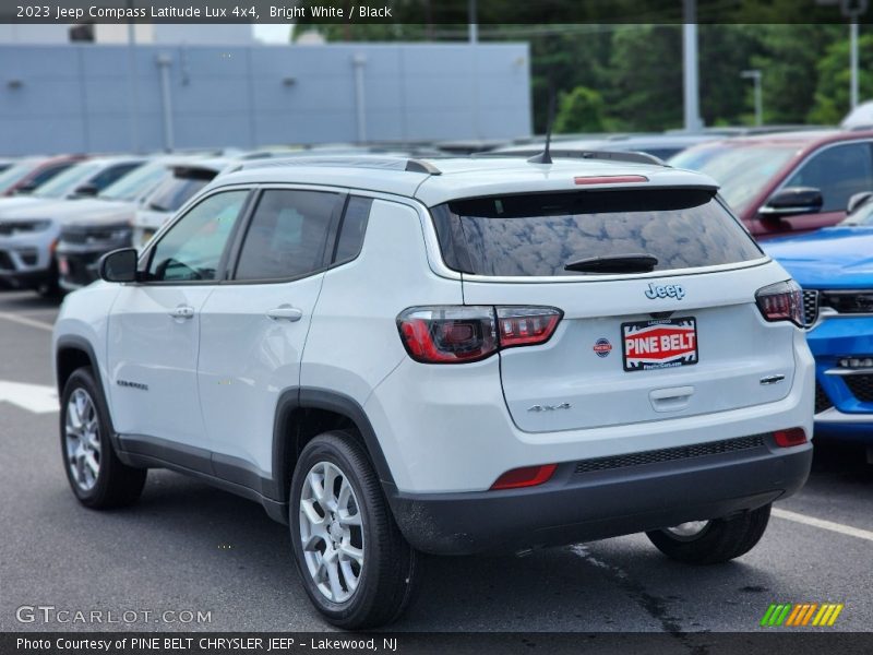 Bright White / Black 2023 Jeep Compass Latitude Lux 4x4