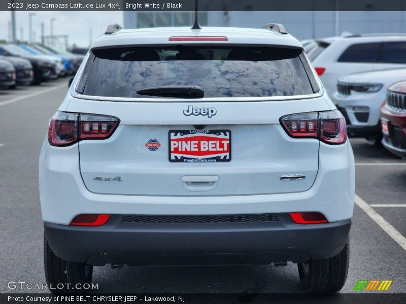 Bright White / Black 2023 Jeep Compass Latitude Lux 4x4
