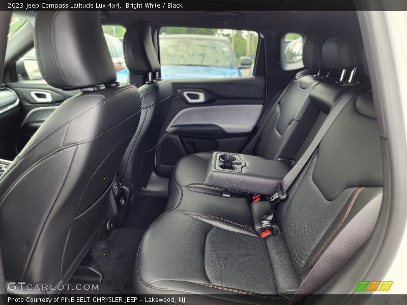 Bright White / Black 2023 Jeep Compass Latitude Lux 4x4