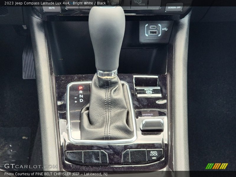 Bright White / Black 2023 Jeep Compass Latitude Lux 4x4