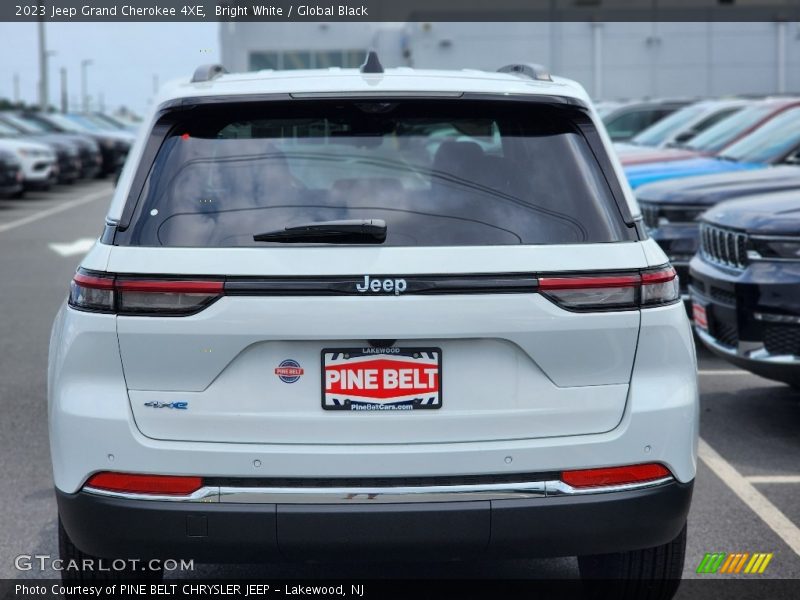 Bright White / Global Black 2023 Jeep Grand Cherokee 4XE