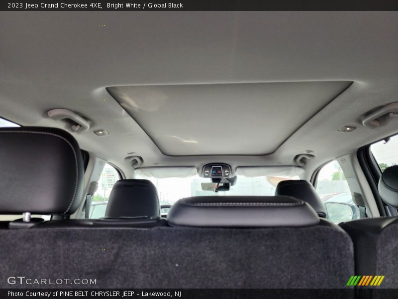 Bright White / Global Black 2023 Jeep Grand Cherokee 4XE