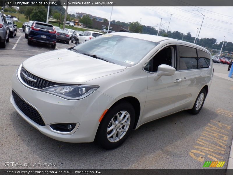 Front 3/4 View of 2020 Pacifica Touring