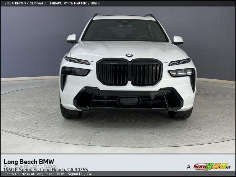 Mineral White Metallic / Black 2024 BMW X7 xDrive40i