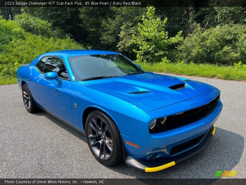 Front 3/4 View of 2023 Challenger R/T Scat Pack Plus