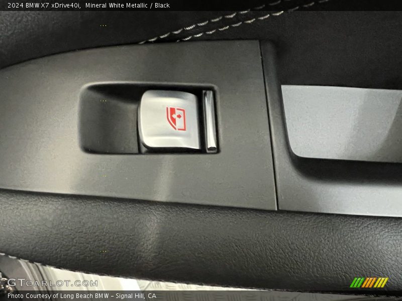 Mineral White Metallic / Black 2024 BMW X7 xDrive40i