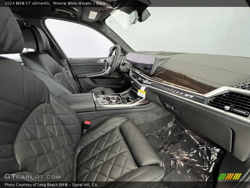 Front Seat of 2024 X7 xDrive40i