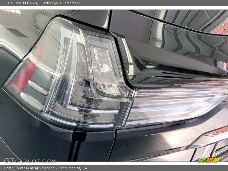 Black Onyx / Parchment 2019 Lexus LX 570