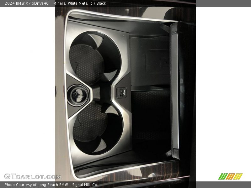 Mineral White Metallic / Black 2024 BMW X7 xDrive40i