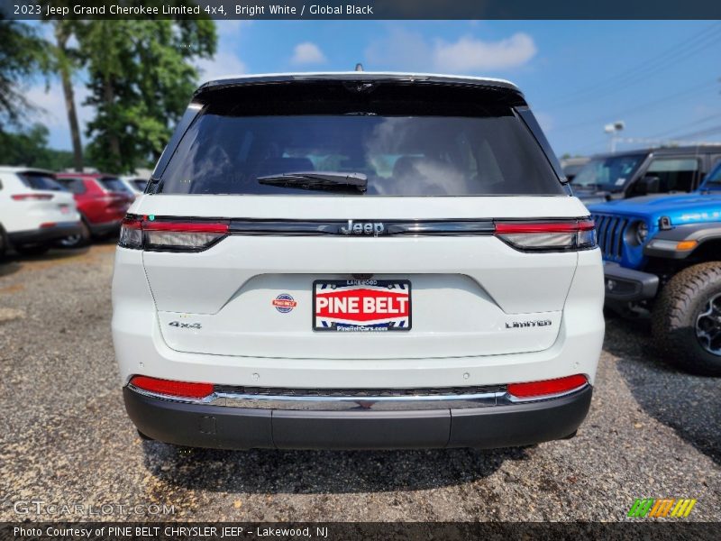 Bright White / Global Black 2023 Jeep Grand Cherokee Limited 4x4