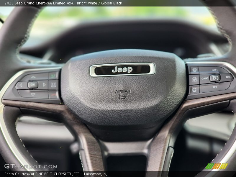 Bright White / Global Black 2023 Jeep Grand Cherokee Limited 4x4