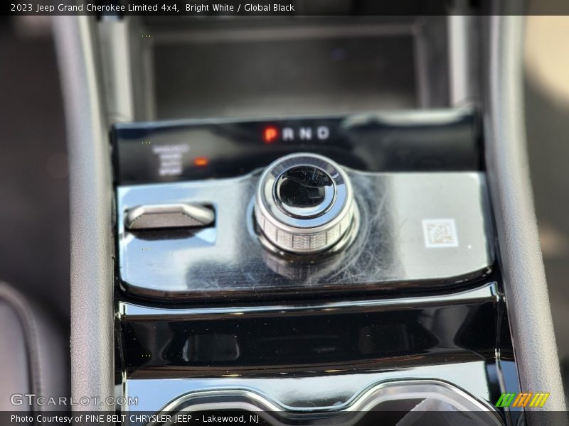 Bright White / Global Black 2023 Jeep Grand Cherokee Limited 4x4