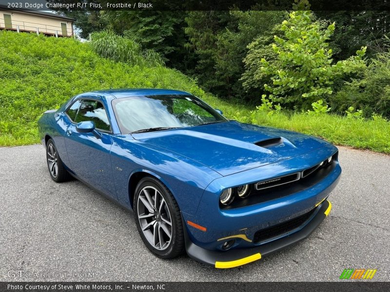 Front 3/4 View of 2023 Challenger R/T Plus
