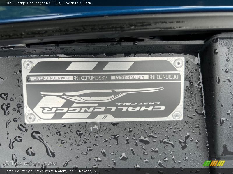 Frostbite / Black 2023 Dodge Challenger R/T Plus